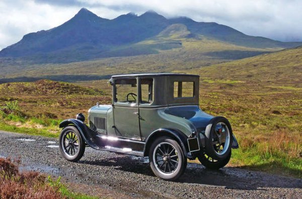 По никой начен не е бърз, а и всъщност е кошмарен за шофиране по днешните стандарти - без предварителна подготовка вероятно няма да успеете дори да го подкарате. Но също така е най-важната кола, произвеждана някога. Този Ford прави автомобила достъпен до обикновения човек и променя мисленето, отношенията в обществото и цялата икономика. 